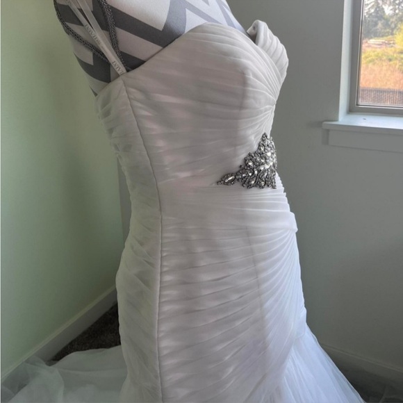 David’s Bridal Mermaid Tulle Ruched Wedding Gown - Picture 3 of 6